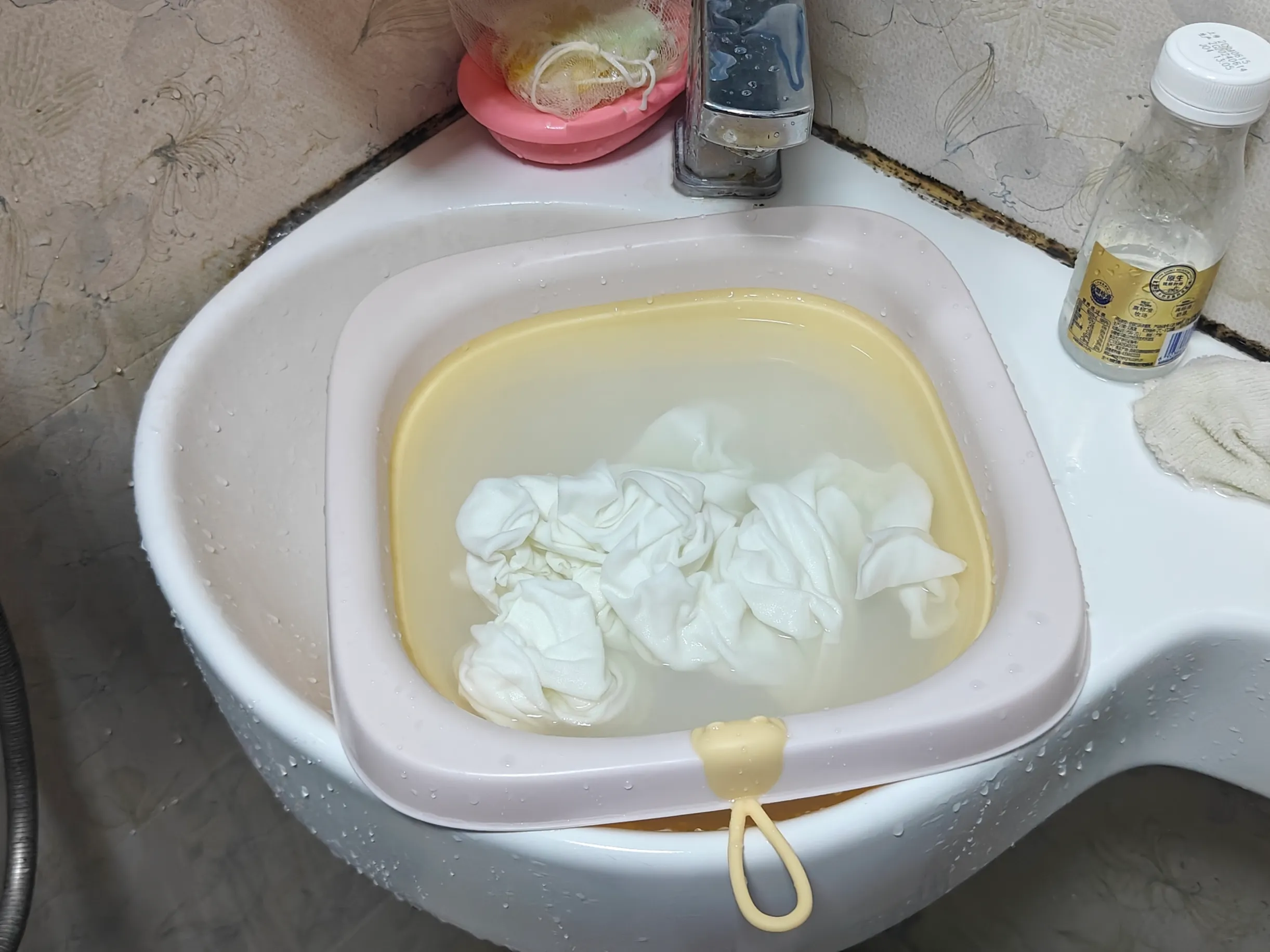 Two Weeks As Dad: Hands and Cloth Diapers